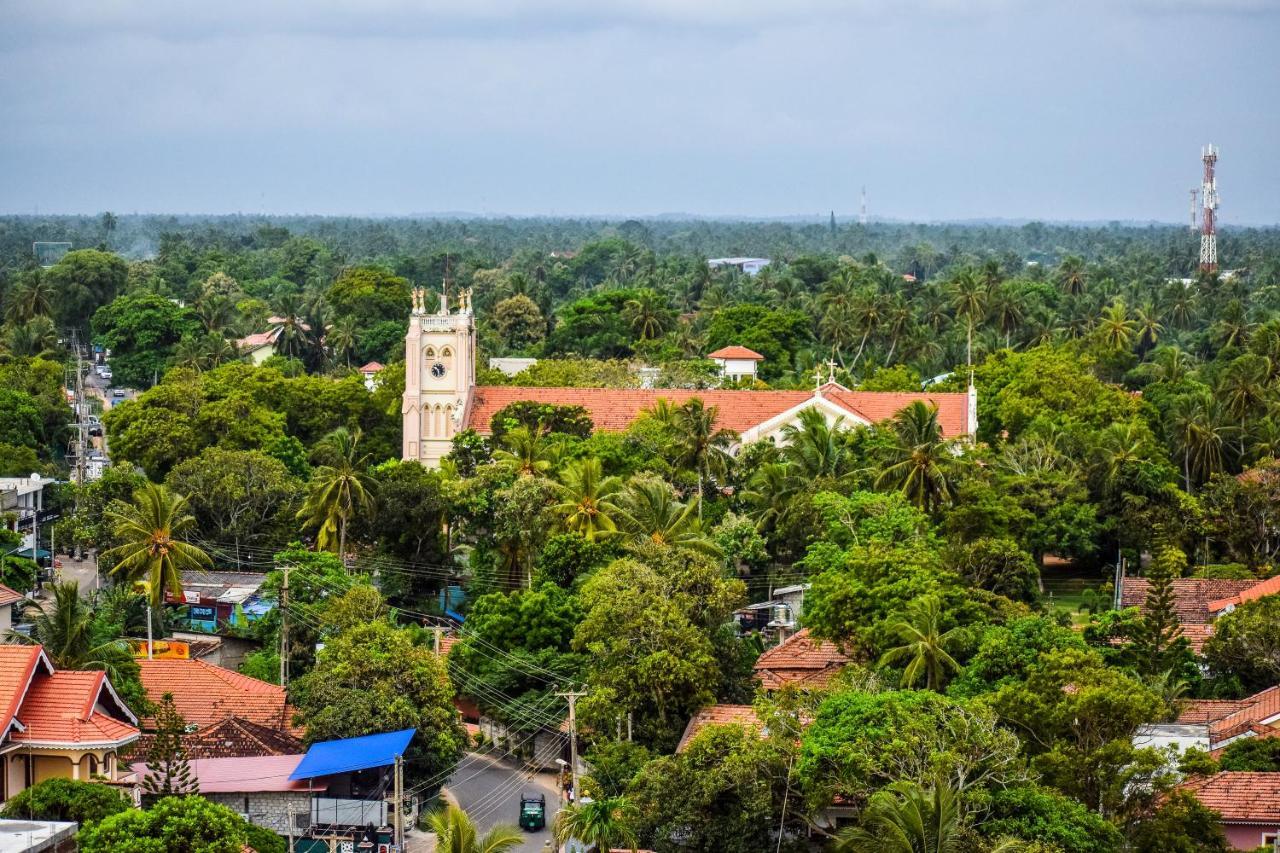 Ruvisha Beach Hotel Negombo Exterior foto